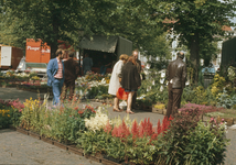 824426 Gezicht op de bloemenmarkt op het Janskerkhof te Utrecht.